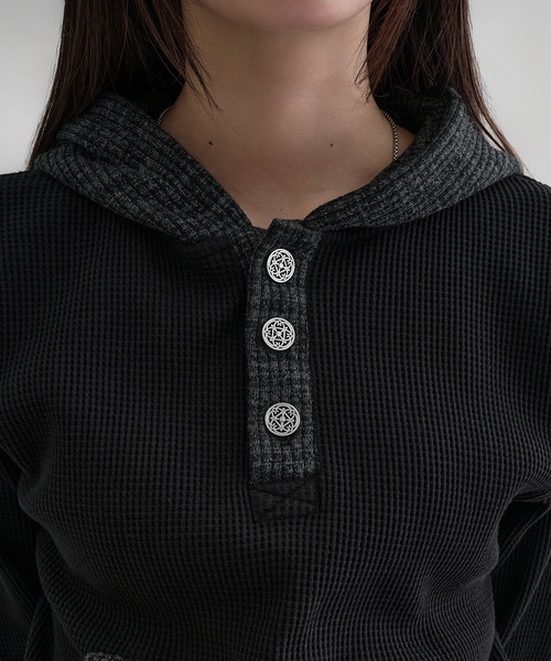 EPNK(イーピーエヌケー)の「【EPNK】Waffle henry neck hoodie / ワッフルヘンリーネックフーディ(パーカー・メンズ・グレー/ブラウン/ブラック・SMALL/MEDIUM/LARGE)」の17枚目の写真
