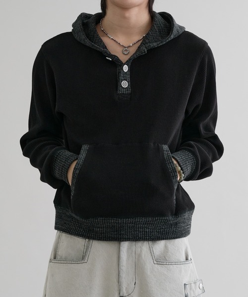 EPNK（イーピーエヌケー）の「【EPNK】Waffle henry neck hoodie