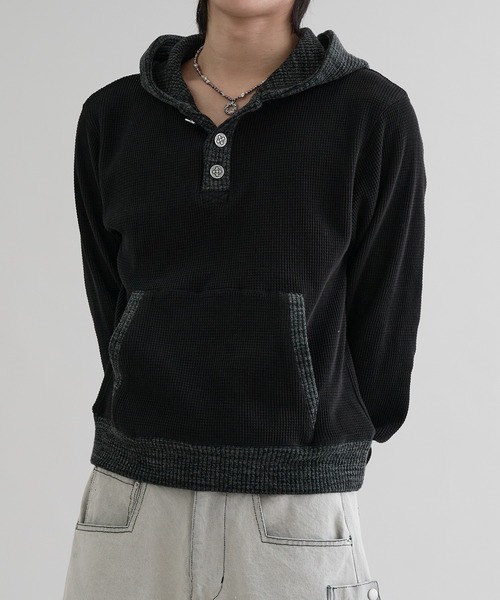 EPNK（イーピーエヌケー）の「【EPNK】Waffle henry neck hoodie