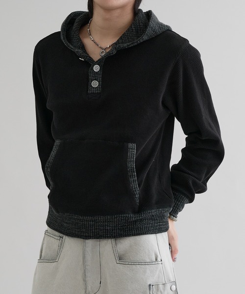 EPNK(イーピーエヌケー)の「【EPNK】Waffle henry neck hoodie / ワッフルヘンリーネックフーディ(パーカー・メンズ・グレー/ブラウン/ブラック・SMALL/MEDIUM/LARGE)」の12枚目の写真
