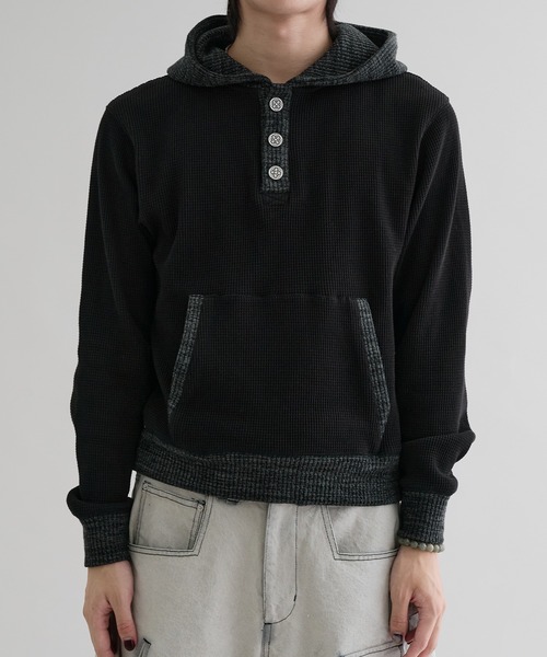 EPNK（イーピーエヌケー）の「【EPNK】Waffle henry neck hoodie