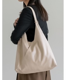 フェイクレザーVカットトートバッグ