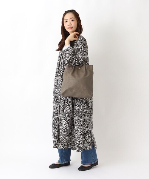 one'sterrace(ワンズテラス)の「【A4可】SE ミドルタックトート(トートバッグ・レディース・アイボリー系8/ブラック系8/ブラウン系8・99)」の18枚目の写真