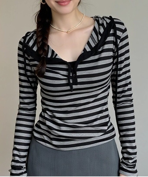 cammie(キャミー)の「フロントボタンボーダーフーディーロンT(Tシャツ/カットソー・レディース・ブラック・L/M)」の3枚目の写真