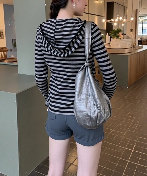 cammie(キャミー)の「フロントボタンボーダーフーディーロンT(Tシャツ/カットソー・レディース・ブラック・L/M)」の6枚目の写真