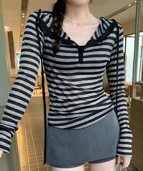 cammie(キャミー)の「フロントボタンボーダーフーディーロンT(Tシャツ/カットソー・レディース・ブラック・L/M)」の2枚目の写真