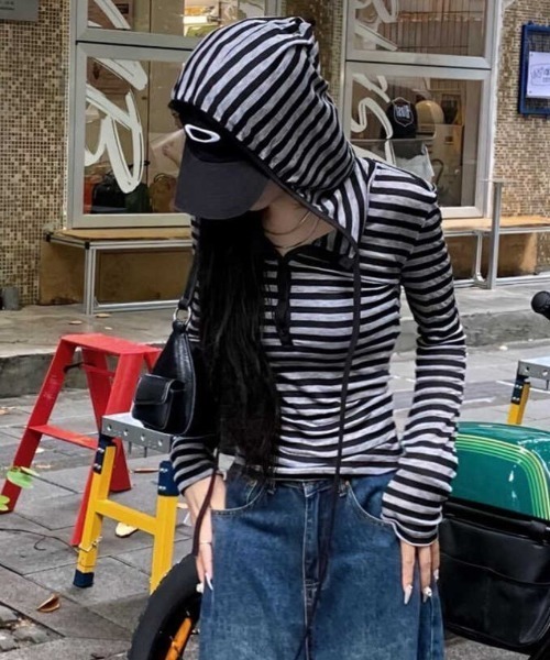 cammie(キャミー)の「フロントボタンボーダーフーディーロンT(Tシャツ/カットソー・レディース・ブラック・L/M)」の5枚目の写真