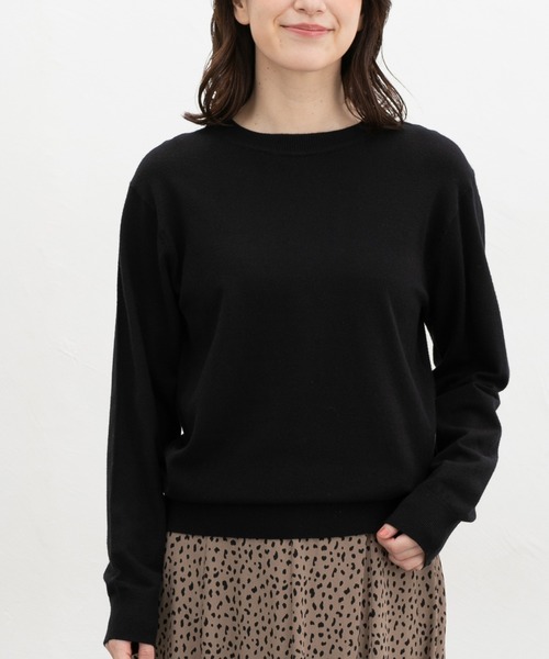 Honeys(ハニーズ)の「クルーネックニット(ニット/セーター・レディース・アイボリー/ネイビー/ブラウン/ブラック/ブルーグリーン/ボルドー/モカ/イエロー/ピンク・L/LL/M/S)」の2枚目の写真