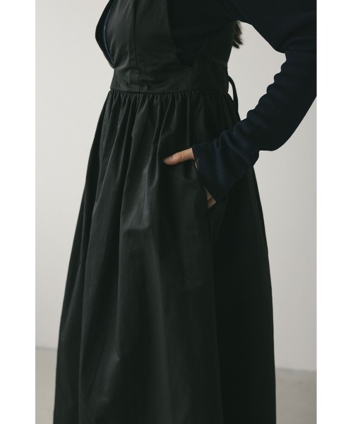 STYLEMIXER(スタイルミキサー)の「ディープVジャンパースカート(ジャンパースカート・レディース・ベージュ/ブラック・SMALL/MEDIUM)」の8枚目の写真