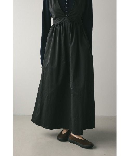 STYLEMIXER(スタイルミキサー)の「ディープVジャンパースカート(ジャンパースカート・レディース・ベージュ/ブラック・SMALL/MEDIUM)」の9枚目の写真
