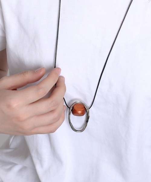 MARAI（マーライ）の「シルバーオーバルウッドビーズネックレス（ネックレス・レディース・ネイビー/ブラウン・FREE）」の3枚目の写真