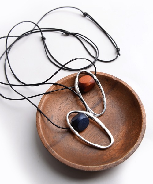 MARAI（マーライ）の「シルバーオーバルウッドビーズネックレス（ネックレス・レディース・ネイビー/ブラウン・FREE）」の7枚目の写真