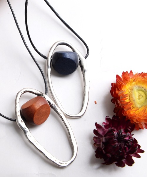 MARAI（マーライ）の「シルバーオーバルウッドビーズネックレス（ネックレス・レディース・ネイビー/ブラウン・FREE）」の8枚目の写真