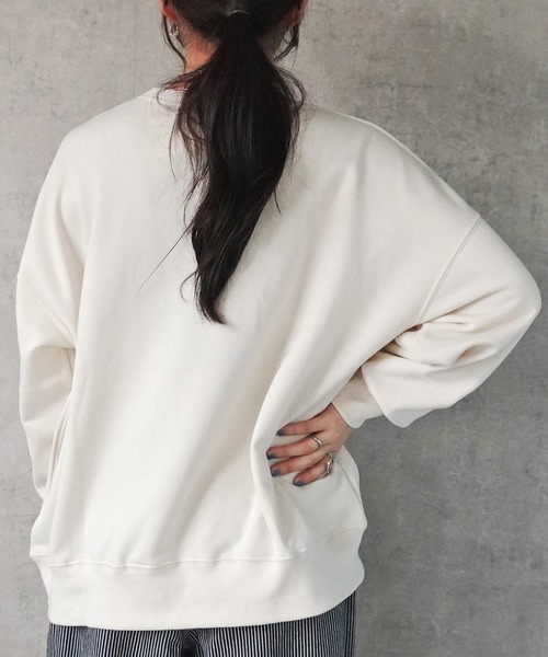 Emma(SELECT LEVERY)(エマ セレクトリベリー)の「フロッキーロゴプルオーバー(Tシャツ/カットソー・レディース・チャコール/アイボリー/グレー・FREE)」の22枚目の写真