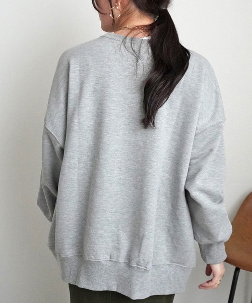 Emma(SELECT LEVERY)(エマ セレクトリベリー)の「フロッキーロゴプルオーバー(Tシャツ/カットソー・レディース・チャコール/アイボリー/グレー・FREE)」の5枚目の写真