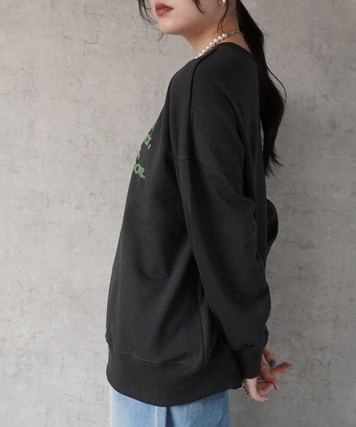 Emma(SELECT LEVERY)(エマ セレクトリベリー)の「フロッキーロゴプルオーバー(Tシャツ/カットソー・レディース・チャコール/アイボリー/グレー・FREE)」の10枚目の写真