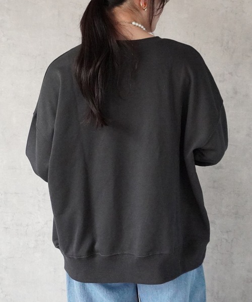 Emma(SELECT LEVERY)(エマ セレクトリベリー)の「フロッキーロゴプルオーバー(Tシャツ/カットソー・レディース・チャコール/アイボリー/グレー・FREE)」の11枚目の写真