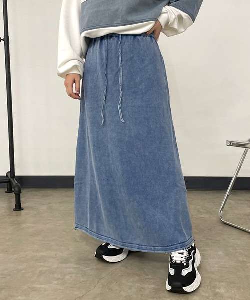 CRB(シーアールビー)の「ピグメントIラインロングスカート(スカート・レディース・グレー/ベージュ/ブラック/ブルー・F)」の4枚目の写真