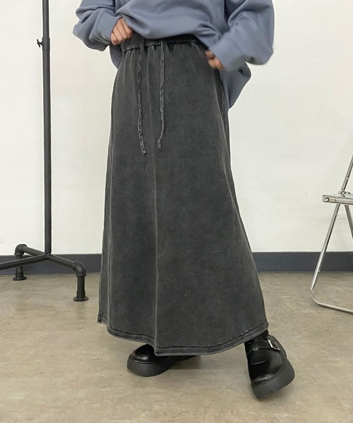 CRB(シーアールビー)の「ピグメントIラインロングスカート(スカート・レディース・グレー/ベージュ/ブラック/ブルー・F)」の2枚目の写真