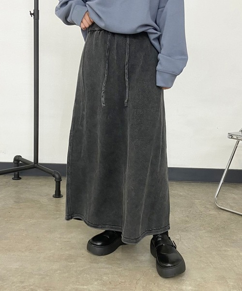 CRB(シーアールビー)の「ピグメントIラインロングスカート(スカート・レディース・グレー/ベージュ/ブラック/ブルー・F)」の7枚目の写真
