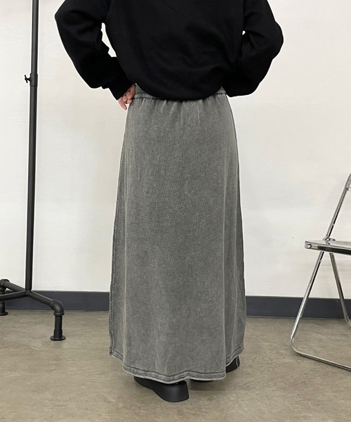 CRB(シーアールビー)の「ピグメントIラインロングスカート(スカート・レディース・グレー/ベージュ/ブラック/ブルー・F)」の16枚目の写真