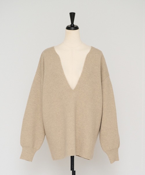 ENC（エンク）の「deep V neck highgauge knit pullover / 深Vネックハイゲージニット（ニット/セーター・レディース・ダークグレー/ベージュ/アイボリー/ライトブルー・FREE）」の11枚目の写真