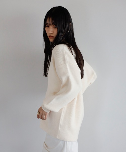 ENC（エンク）の「deep V neck highgauge knit pullover / 深Vネックハイゲージニット（ニット/セーター・レディース・ダークグレー/ベージュ/アイボリー/ライトブルー・FREE）」の19枚目の写真