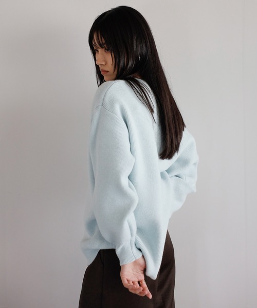 ENC（エンク）の「deep V neck highgauge knit pullover / 深Vネックハイゲージニット（ニット/セーター・レディース・ダークグレー/ベージュ/アイボリー/ライトブルー・FREE）」の7枚目の写真