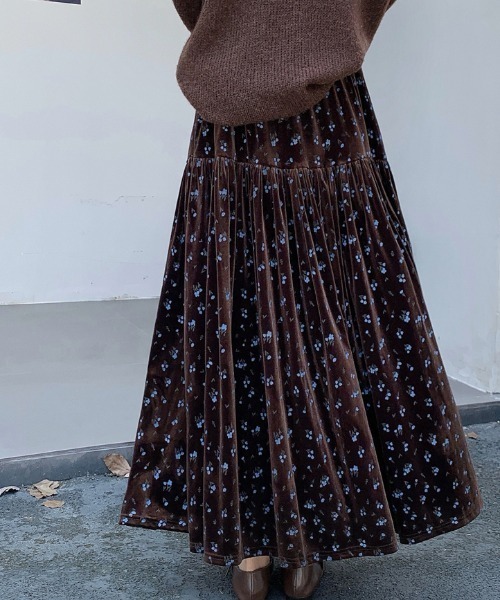 ABITOKYO（アビトーキョー）の「小花柄ベロアティアードスカート（スカート・レディース・モカ/ブラック・FREE）」の4枚目の写真