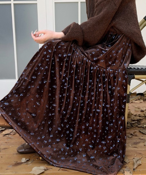 ABITOKYO（アビトーキョー）の「小花柄ベロアティアードスカート（スカート・レディース・モカ/ブラック・FREE）」の5枚目の写真