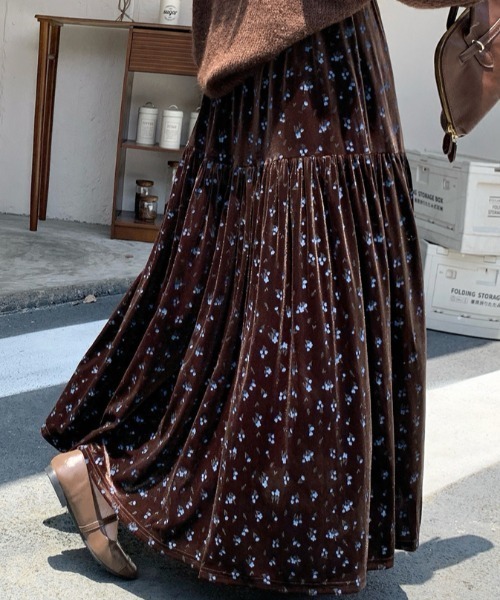 ABITOKYO（アビトーキョー）の「小花柄ベロアティアードスカート（スカート・レディース・モカ/ブラック・FREE）」の8枚目の写真
