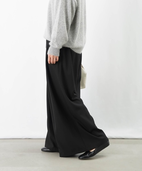 LUCA/LADY LUCK LUCA（ルカ/レディラックルカ）の「LC/LLL タックバギーパンツ/マキシフレアパンツ（その他パンツ・レディース・チャコールグレー/ブラック/モカ・FREE）」の2枚目の写真