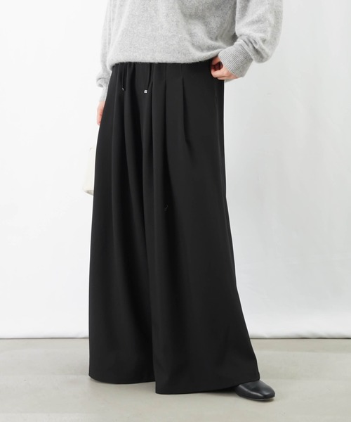 LUCA/LADY LUCK LUCA（ルカ/レディラックルカ）の「LC/LLL タックバギーパンツ/マキシフレアパンツ（その他パンツ・レディース・チャコールグレー/ブラック/モカ・FREE）」の5枚目の写真