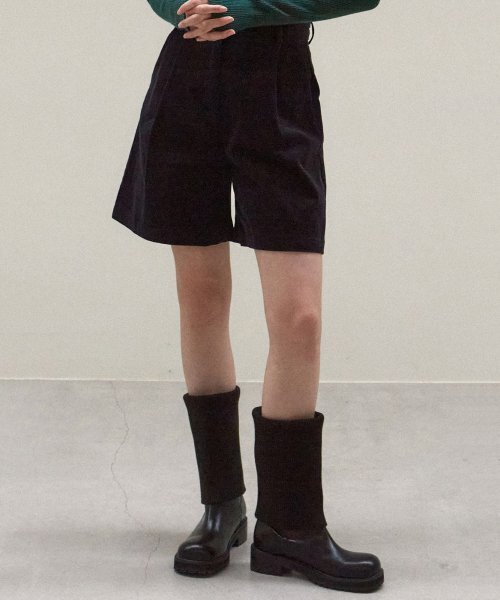 NICK&NICOLE(ニックアンドニコール)の「CORDUROY BERMUDA PANTS_BLACK NAVY(その他パンツ・レディース・その他・MEDIUM/SMALL)」の2枚目の写真