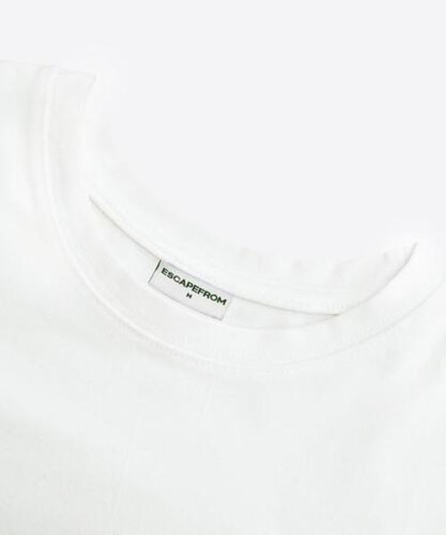 ESCAPEFROM(エスケープフロム)の「ストロベリードットESCFロゴコラージュプリントスリムフィット半袖アイボリー(Tシャツ/カットソー・レディース・その他・MEDIUM/LARGE)」の5枚目の写真