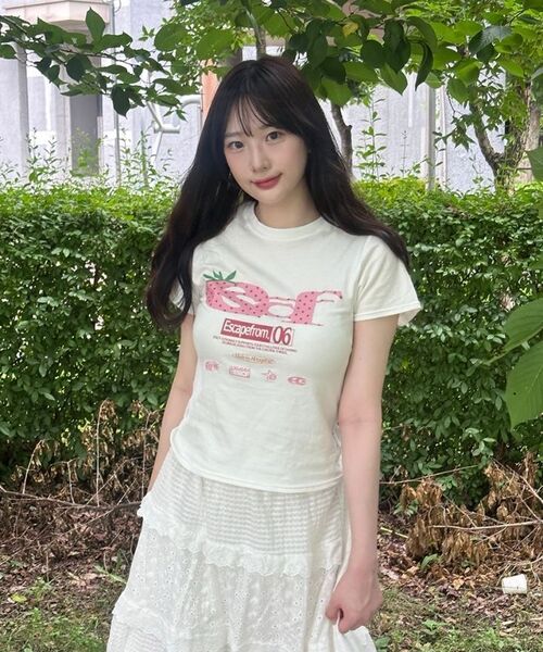 ESCAPEFROM(エスケープフロム)の「ストロベリードットESCFロゴコラージュプリントスリムフィット半袖アイボリー(Tシャツ/カットソー・レディース・その他・MEDIUM/LARGE)」の8枚目の写真