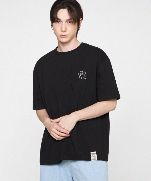 GRAVER（グレーバー）の「[ユニセックス]スモールラインベアスマイル半袖Tシャツ_ブラック（Tシャツ/カットソー・レディース・ブラック・SMALL/MEDIUM/LARGE/X-LARGE）」の2枚目の写真