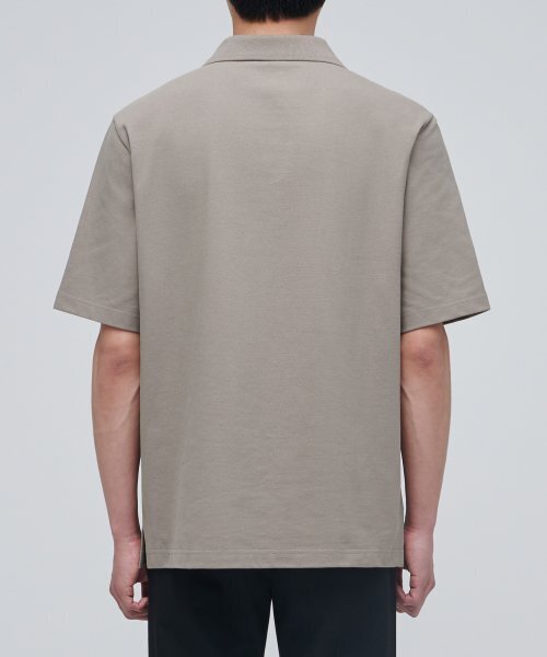 MUSINSA STANDARD(ムシンサスタンダード)の「スリットネックピケポロシャツ【ダスティベージュ】(ポロシャツ・メンズ・その他・SMALL/MEDIUM/LARGE/X-LARGE/XX-LARGE)」の3枚目の写真
