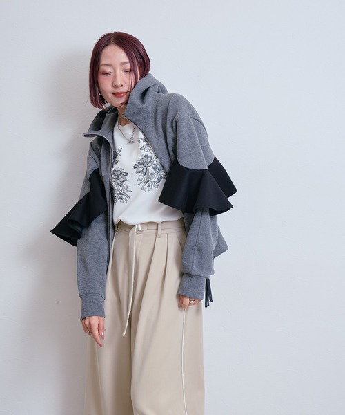 LHELBIE(レルビエ)の「ラッフルスリーブダンボールパーカー(パーカー・レディース・グレー/オフホワイト/ブラック・M)」の16枚目の写真