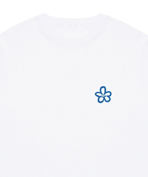 GRAVER（グレーバー）の「[ユニセックス]スモールスプレーフラワースマイル半袖Tシャツ_ホワイト（Tシャツ/カットソー・レディース・ホワイト・X-LARGE/SMALL/MEDIUM/LARGE）」の3枚目の写真