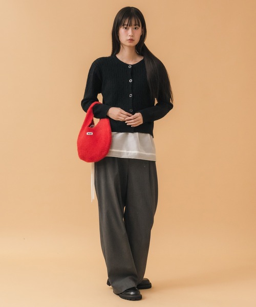 HEILIS（ヘイリス）の「シャギーニットバッグ / ニットバッグ シャギー レッド ブルー イエロー ブラック トレンド 冬服 秋服 小物 赤ニット クリスマス ギフト 贈り物 韓国 シンプル ガーリー ノームコア カジュアル（ハンドバッグ・レディース・レッド/ブラック/ブルー/イエロー・FREE）」の7枚目の写真