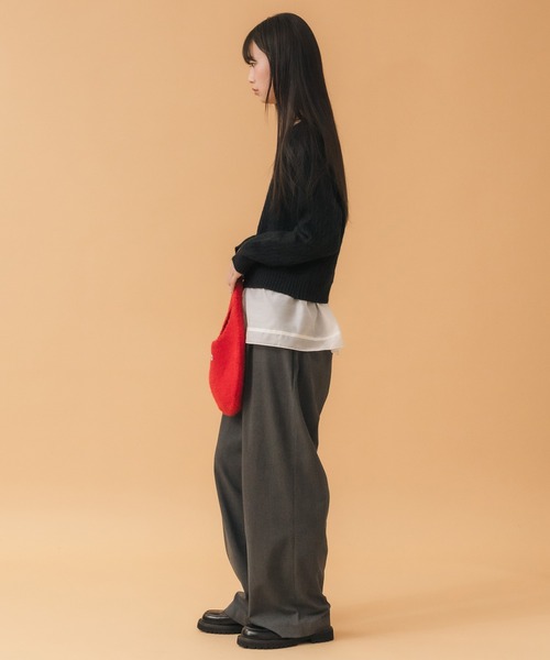 HEILIS（ヘイリス）の「シャギーニットバッグ / ニットバッグ シャギー レッド ブルー イエロー ブラック トレンド 冬服 秋服 小物 赤ニット クリスマス ギフト 贈り物 韓国 シンプル ガーリー ノームコア カジュアル（ハンドバッグ・レディース・レッド/ブラック/ブルー/イエロー・FREE）」の8枚目の写真