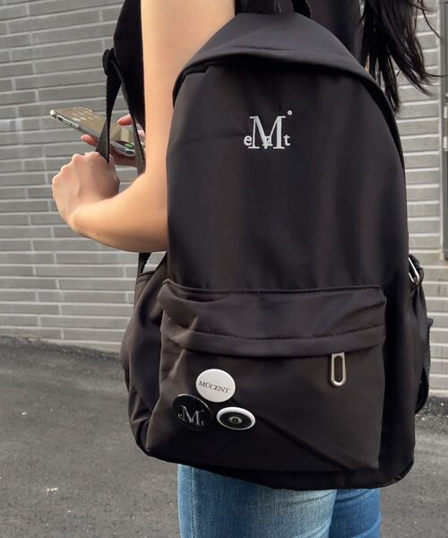 MUCENT(ムセント)の「ドンダシグネチャーロゴ刺繍ミニバックパック(ユニセックス)(バックパック/リュック・レディース・ブラック・FREE)」の7枚目の写真