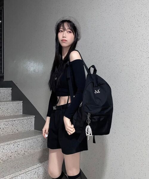 MUCENT(ムセント)の「ドンダシグネチャーロゴ刺繍ミニバックパック(ユニセックス)(バックパック/リュック・レディース・ブラック・FREE)」の6枚目の写真