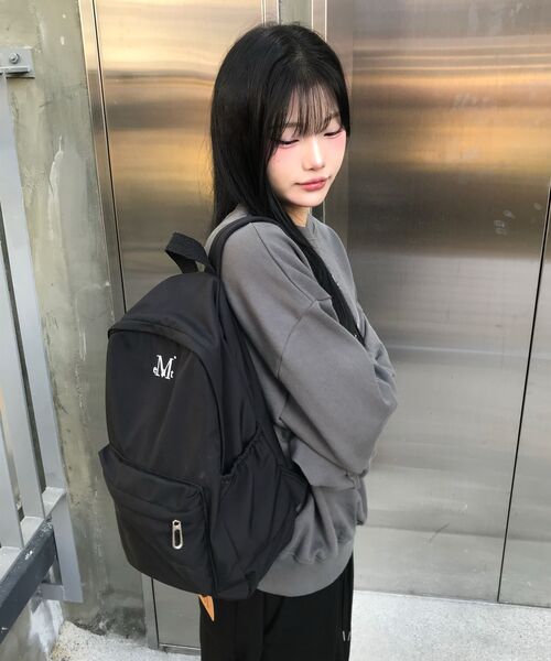 MUCENT(ムセント)の「ドンダシグネチャーロゴ刺繍ミニバックパック(ユニセックス)(バックパック/リュック・レディース・ブラック・FREE)」の5枚目の写真