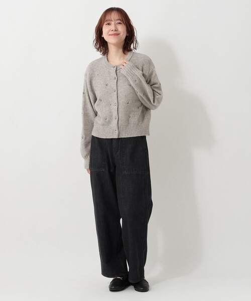 Afternoon Tea(アフタヌーンティー)の「フラワー刺繍ショートカーディガン(カーディガン/ボレロ・レディース・グレー/ネイビー・MEDIUM)」の5枚目の写真