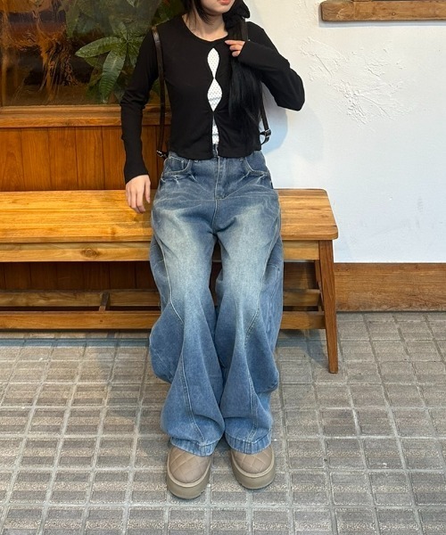 Vini（ヴィニ）の「【フロントカットアウト】ドットショート丈トップス（Tシャツ/カットソー・レディース・ブラック・MEDIUM）」の4枚目の写真