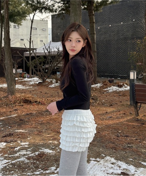 Vini（ヴィニ）の「【フロントカットアウト】ドットショート丈トップス（Tシャツ/カットソー・レディース・ブラック・MEDIUM）」の9枚目の写真