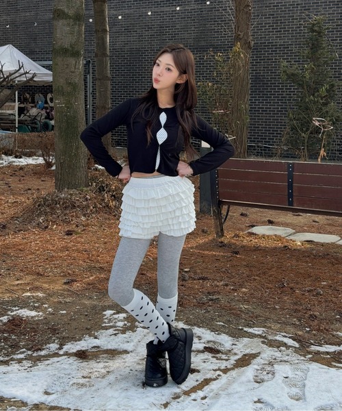 Vini（ヴィニ）の「【フロントカットアウト】ドットショート丈トップス（Tシャツ/カットソー・レディース・ブラック・MEDIUM）」の11枚目の写真