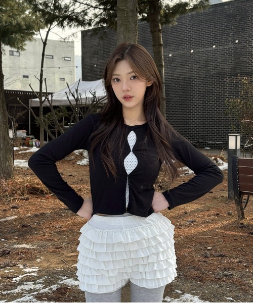 Vini（ヴィニ）の「【フロントカットアウト】ドットショート丈トップス（Tシャツ/カットソー・レディース・ブラック・MEDIUM）」の7枚目の写真